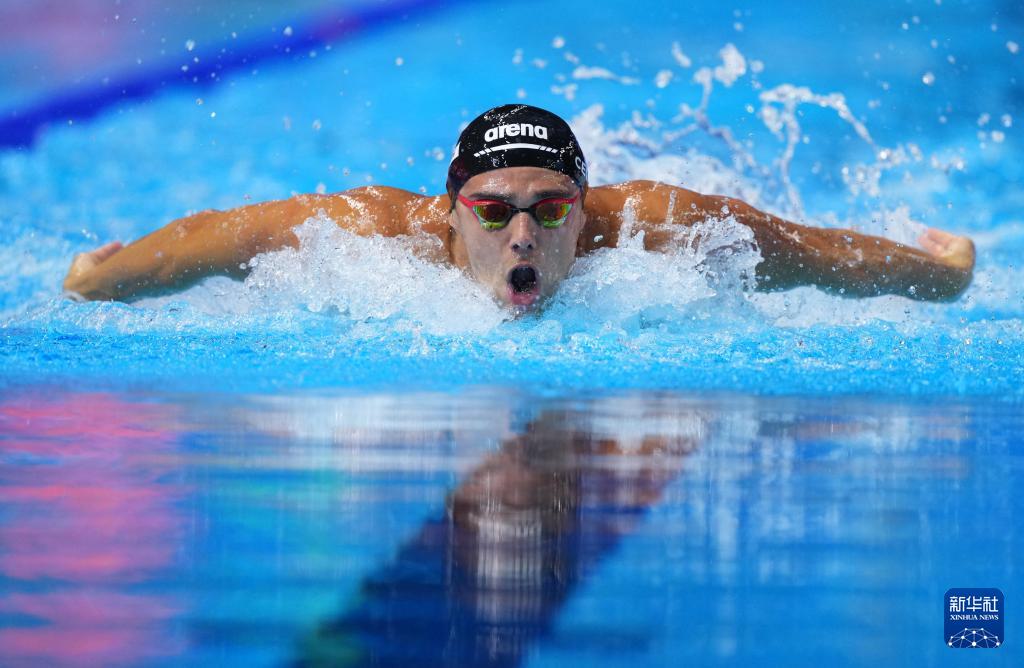 男子, 举行 男子, 举行